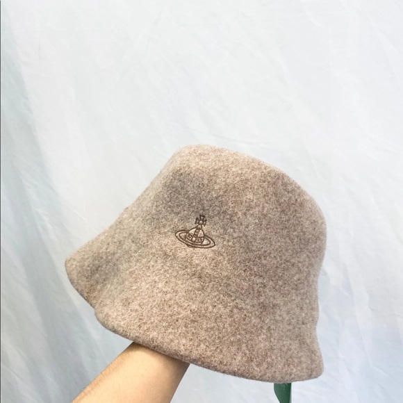 Vivienne Westwood Accessories - Vivienne Westwood 100% wool hat